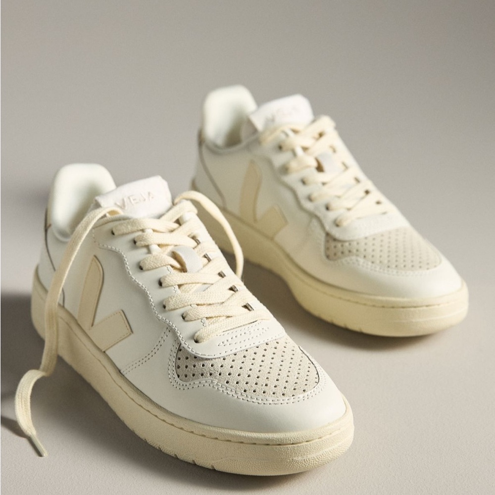 Veja V-10 Sneakers - White/platine - size 8